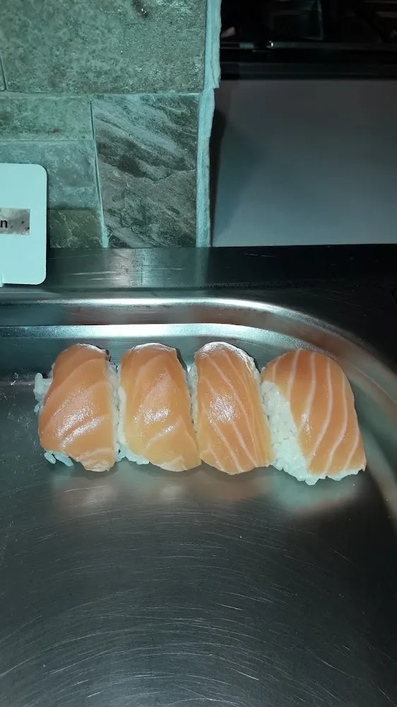 Nigiris Au Saumon Cru